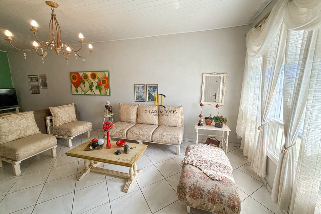 Casa 3 dormitórios no bairro Igara