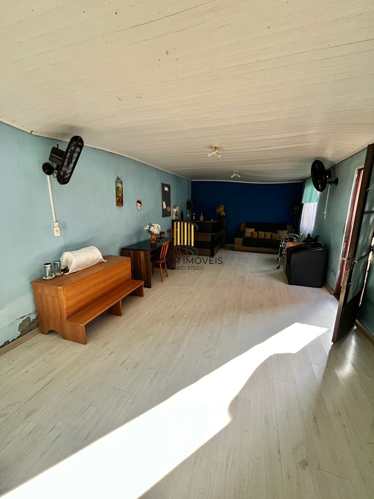 Casa na Rua Marista, Partenon, com 11,00 de frente por 23,00 de frente a fundos