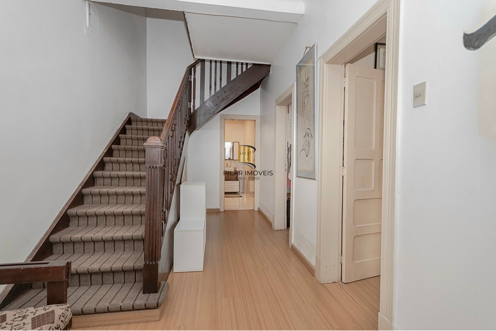 Casa 4 dormitórios no bairro Bom Fim