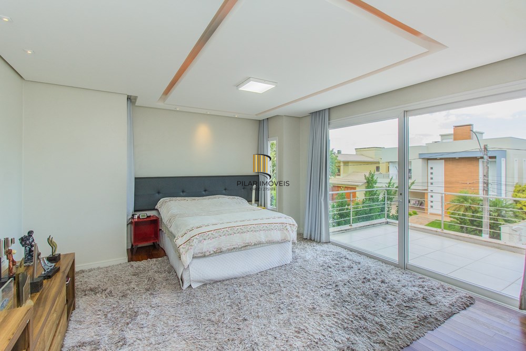 Casa 4 dormitórios no bairro Igara