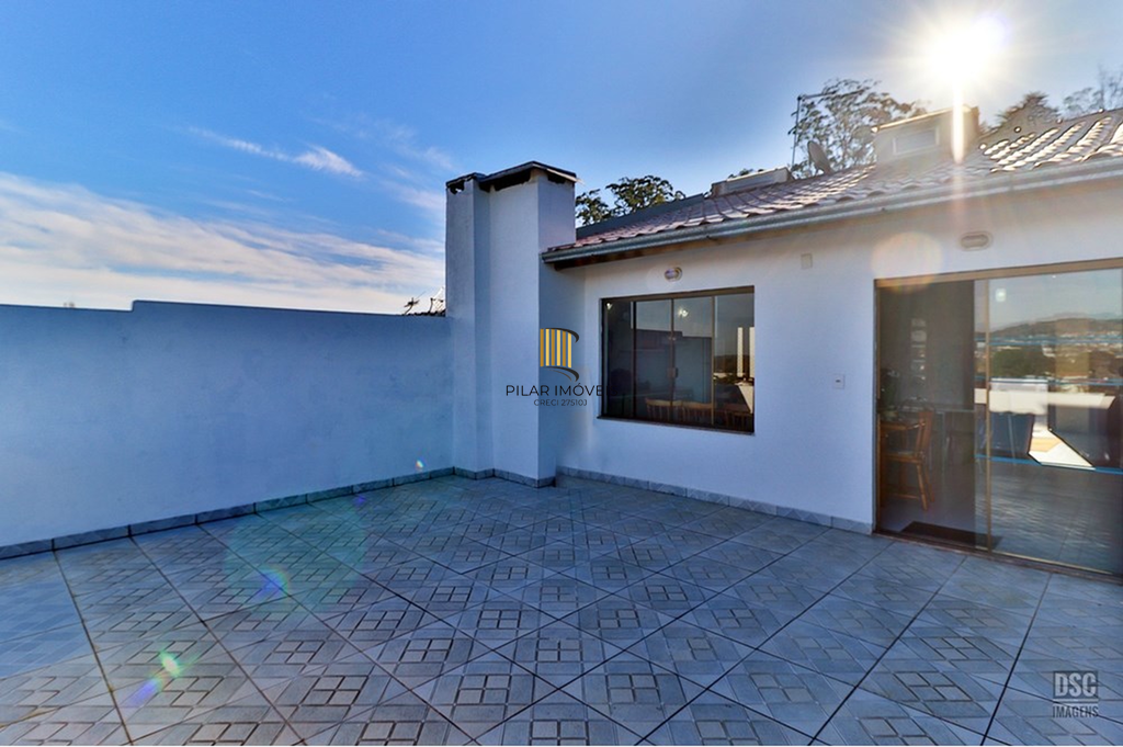 Casa 5 dormitórios no bairro Ipanema