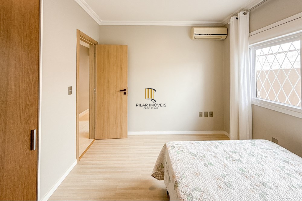 Casa 3 dormitórios no bairro Igara