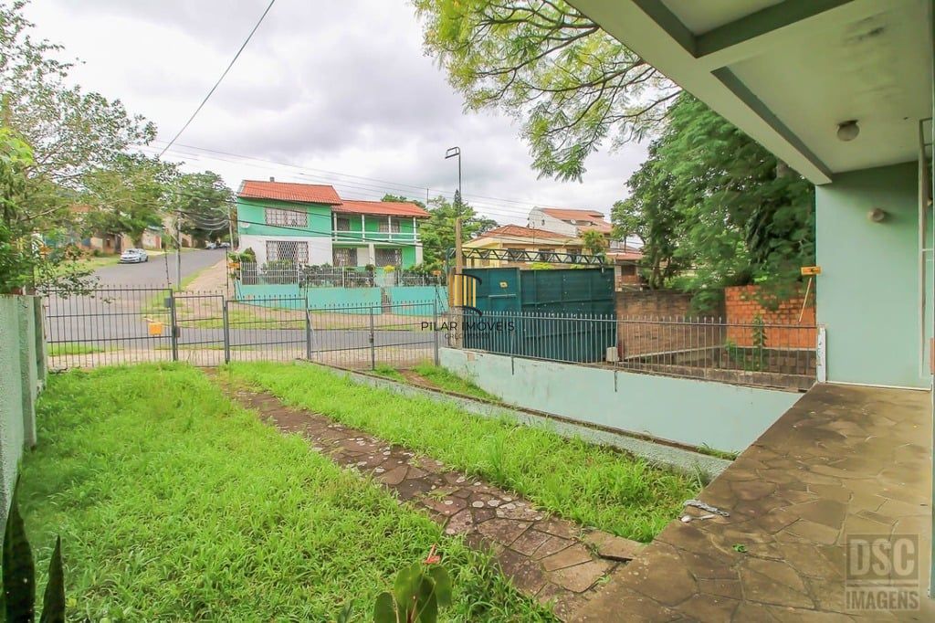 Casa 3 dormitórios no bairro Glória