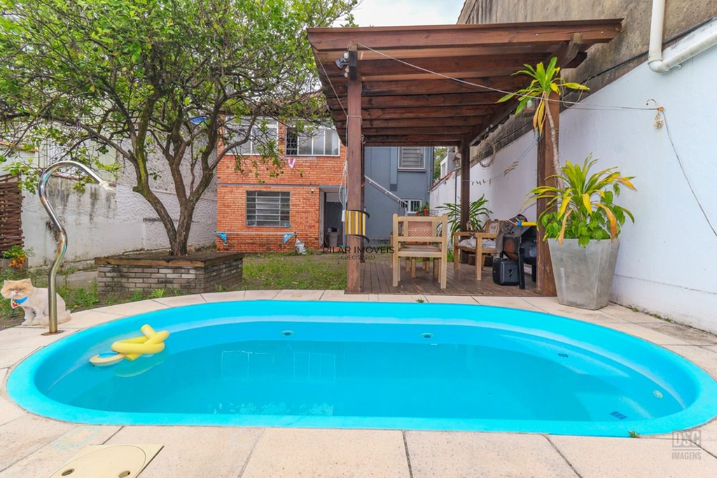 Casa 4 dormitórios no bairro Santo Antônio