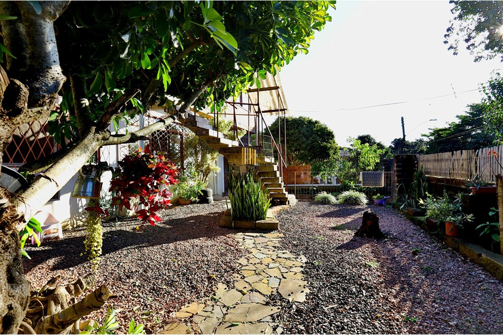 Casa 6 dormitórios no bairro Lomba do Pinheiro
