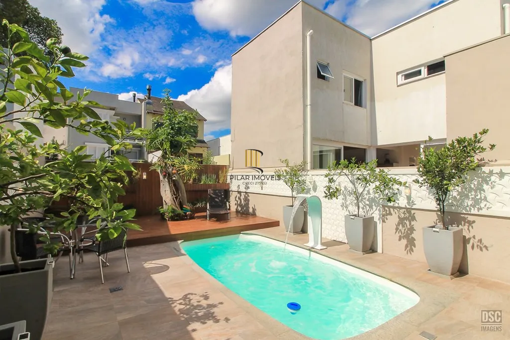 Casa 3 dormitórios no bairro Hípica