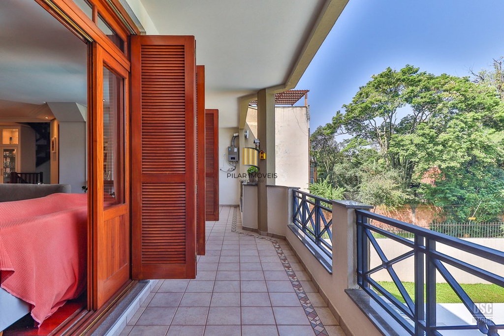 Casa 4 dormitórios no bairro Ipanema