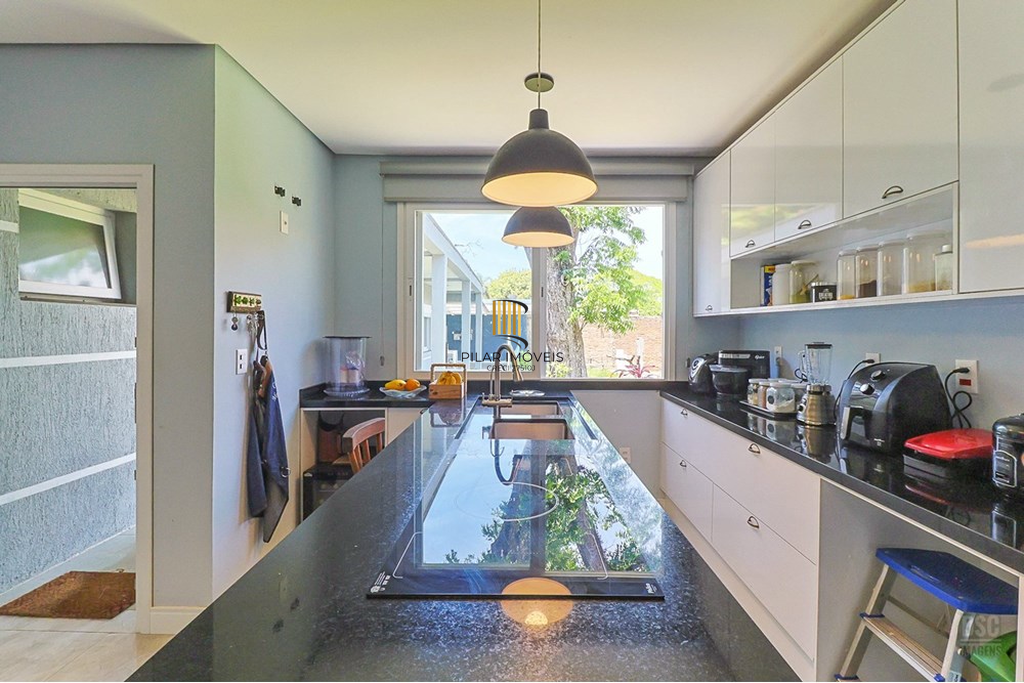 Casa 5 dormitórios no bairro Ipanema