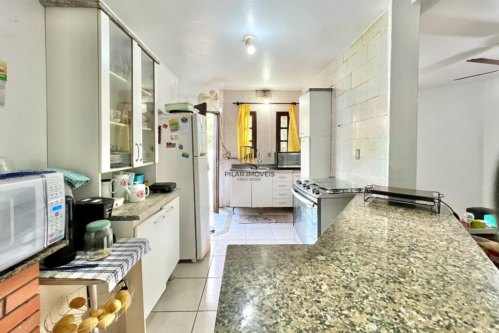 Casa 4 dormitórios no bairro Igara