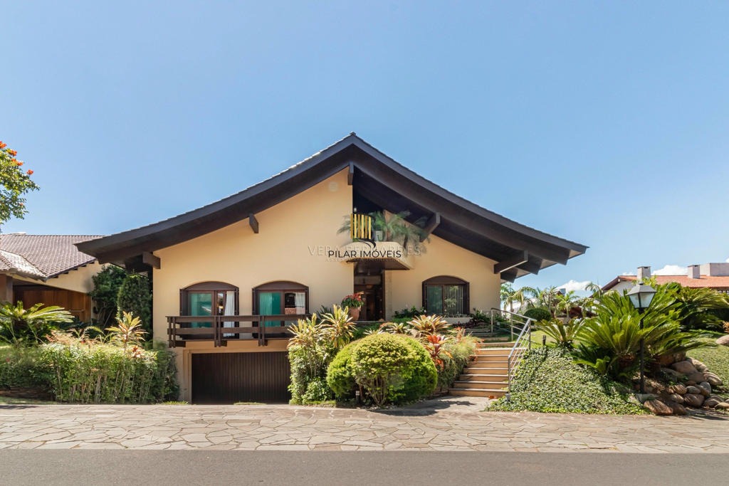 Casa de Condomínio 3 dormitórios no bairro Cavalhada