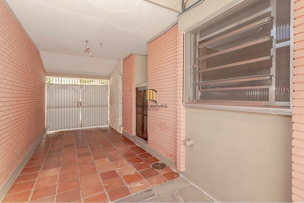 Casa 4 dormitórios no bairro Camaquã