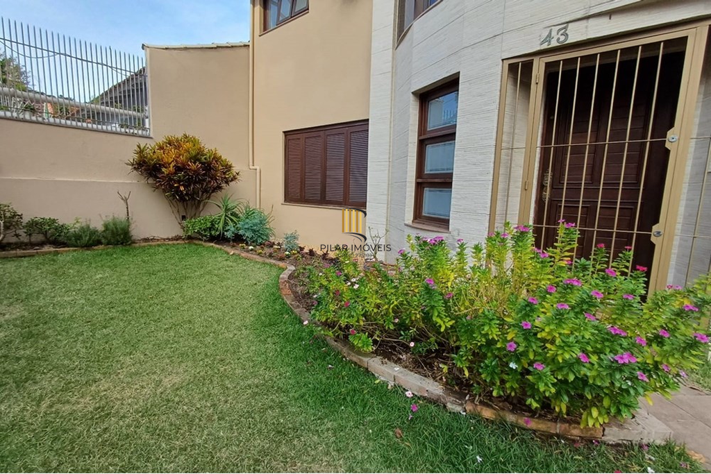 Casa 3 dormitórios no bairro Jardim do Salso