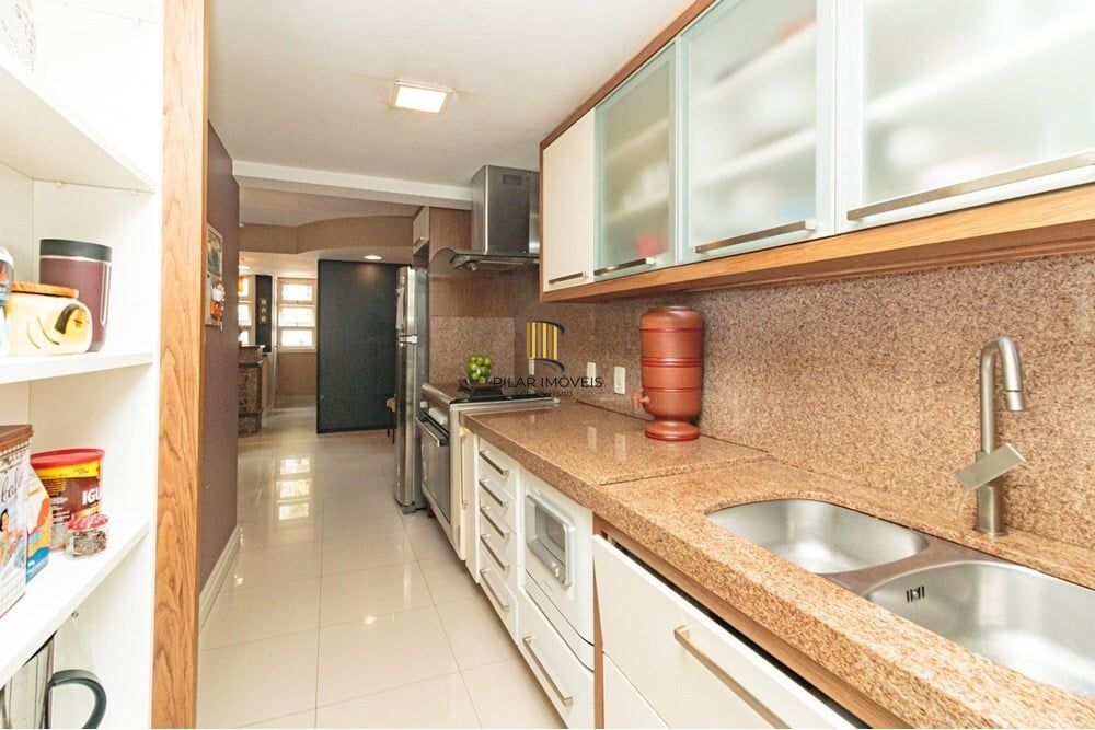Casa 4 dormitórios no bairro Chácara das Pedras