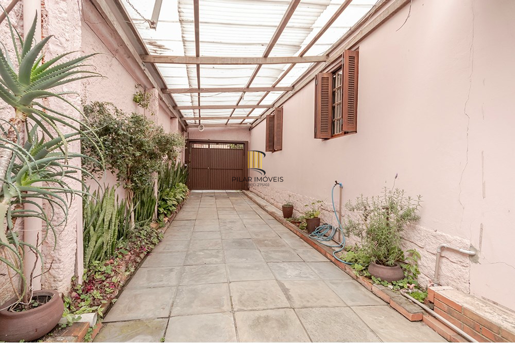 Casa 4 dormitórios no bairro Passo da Areia