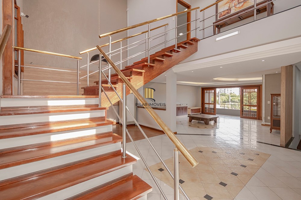 Casa 6 dormitórios no bairro Vila Jardim