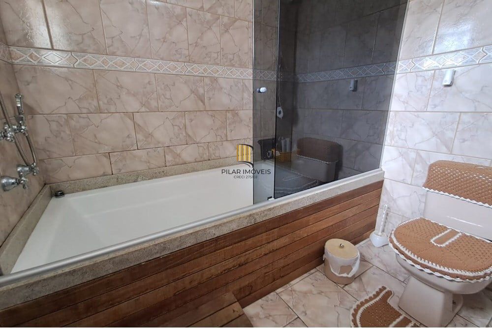 Casa 3 dormitórios no bairro Jardim Algarve
