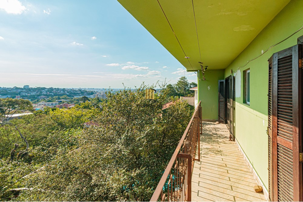Casa 4 dormitórios no bairro Teresópolis