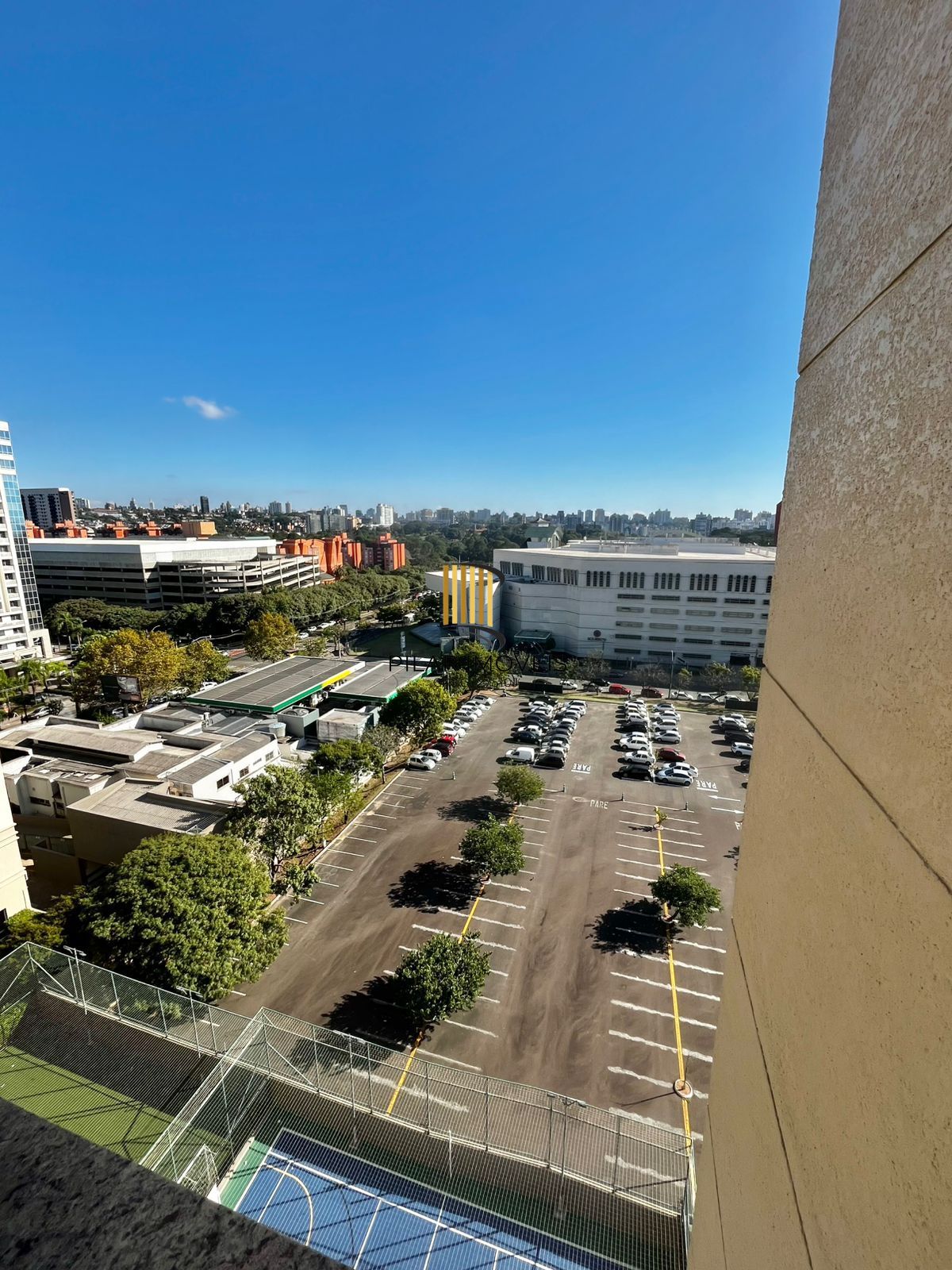 Lindo apto no Jardim Europa, 10º andar, sol e vista, mobiliado, 02 vagas fixas