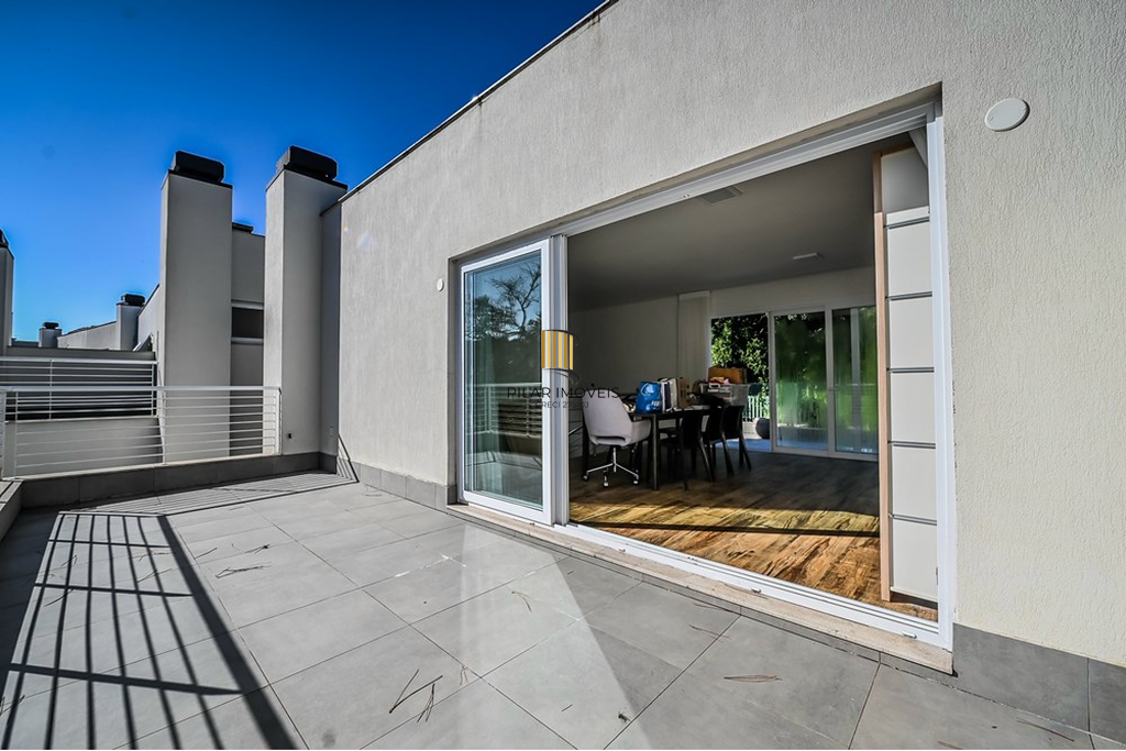 Casa de Condomínio 3 dormitórios no bairro Pedra Redonda