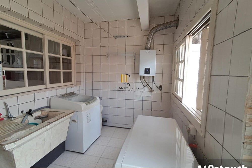 Casa 3 dormitórios no bairro Jardim Algarve