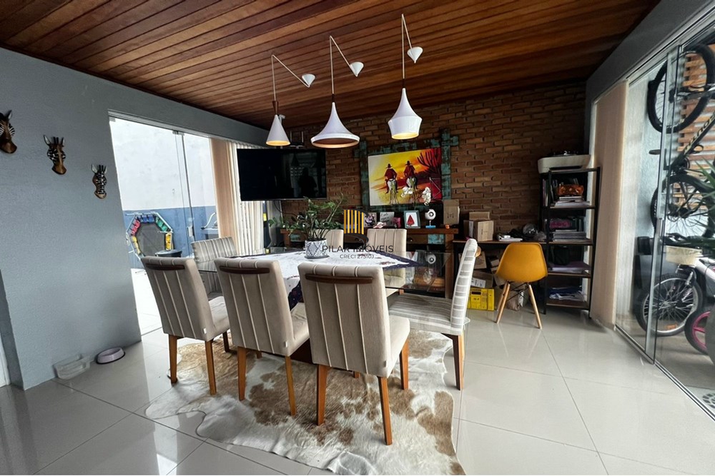 Casa 3 dormitórios no bairro Lomba do Pinheiro