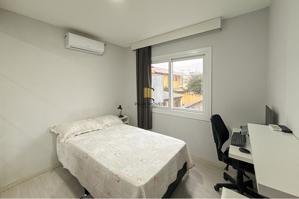 Casa 5 dormitórios no bairro Igara