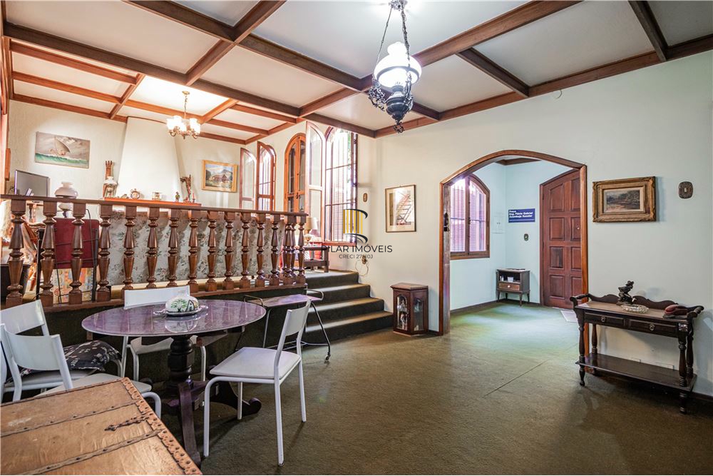 Casa 5 dormitórios no bairro Petrópolis