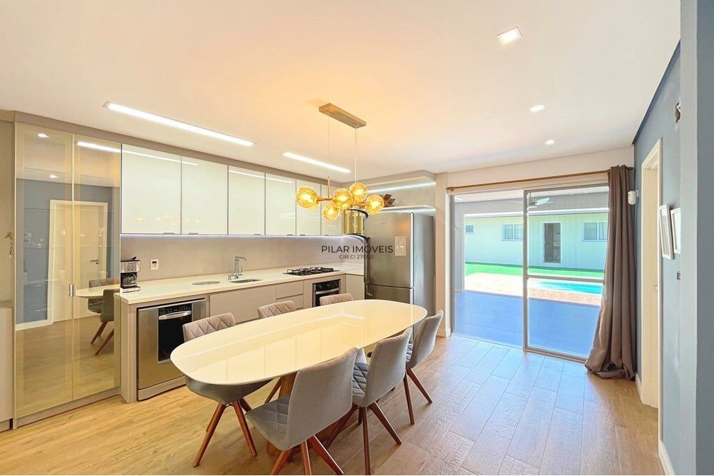 Casa 4 dormitórios no bairro Teresópolis