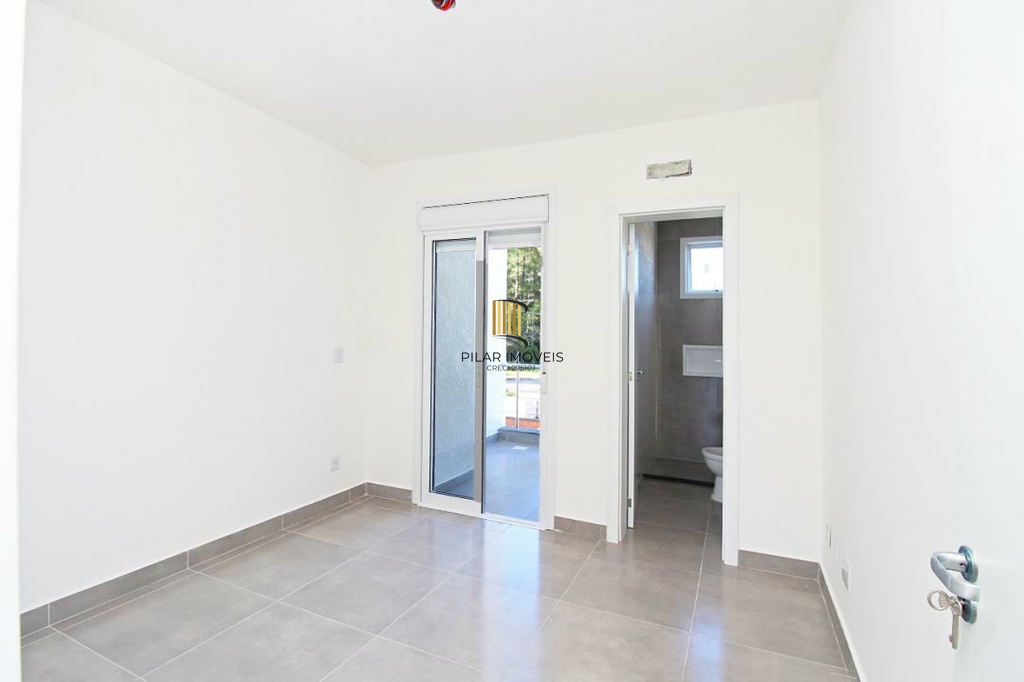 Casa 2 dormitórios no bairro Hípica