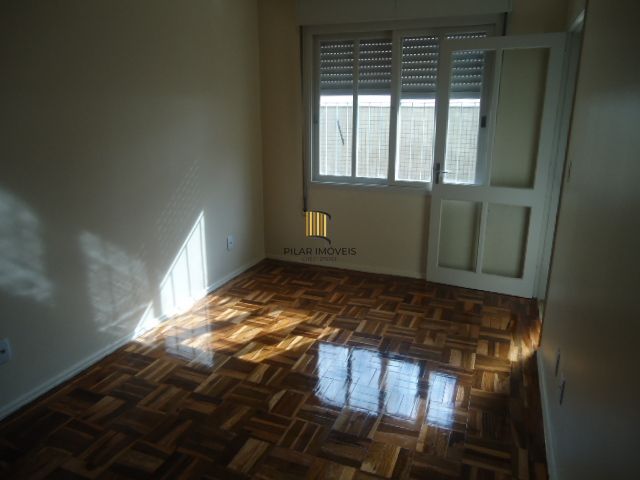 01 dormitório com 50 m2, prédio com elevador