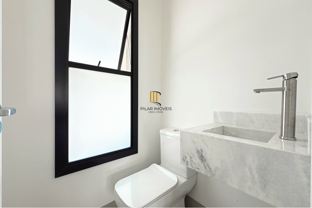 Casa 3 dormitórios no bairro Hípica