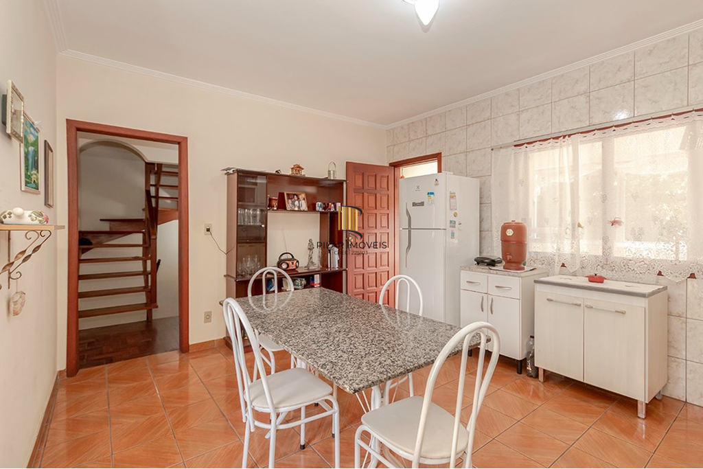 Casa 5 dormitórios no bairro Glória