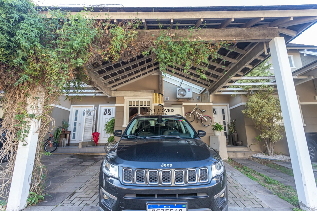 Casa de Condomínio 3 dormitórios no bairro Jardim Carvalho