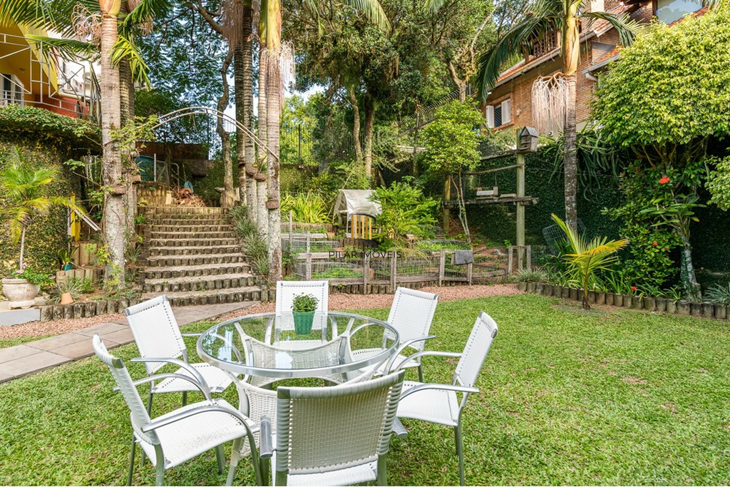 Casa 4 dormitórios no bairro Ipanema