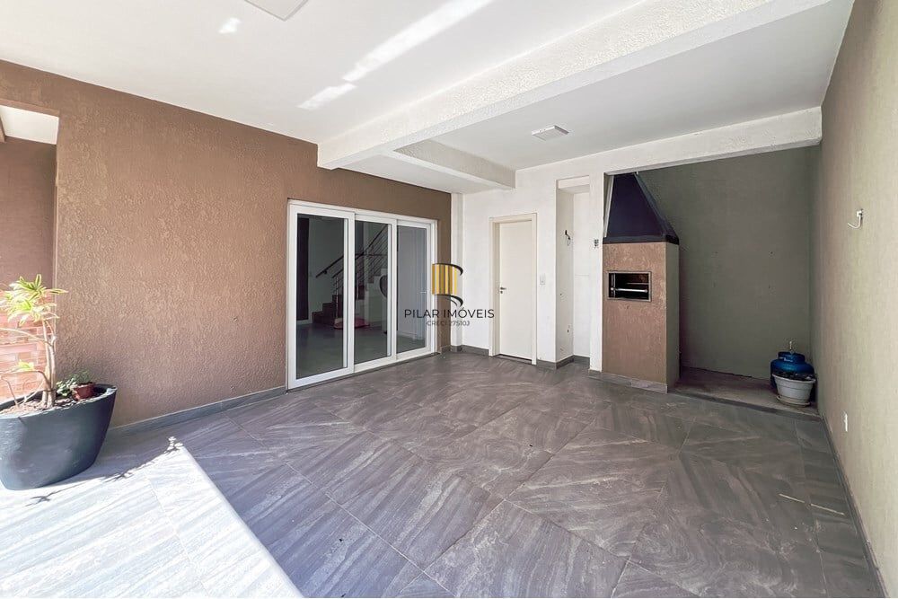 Casa de Condomínio 3 dormitórios no bairro Niterói