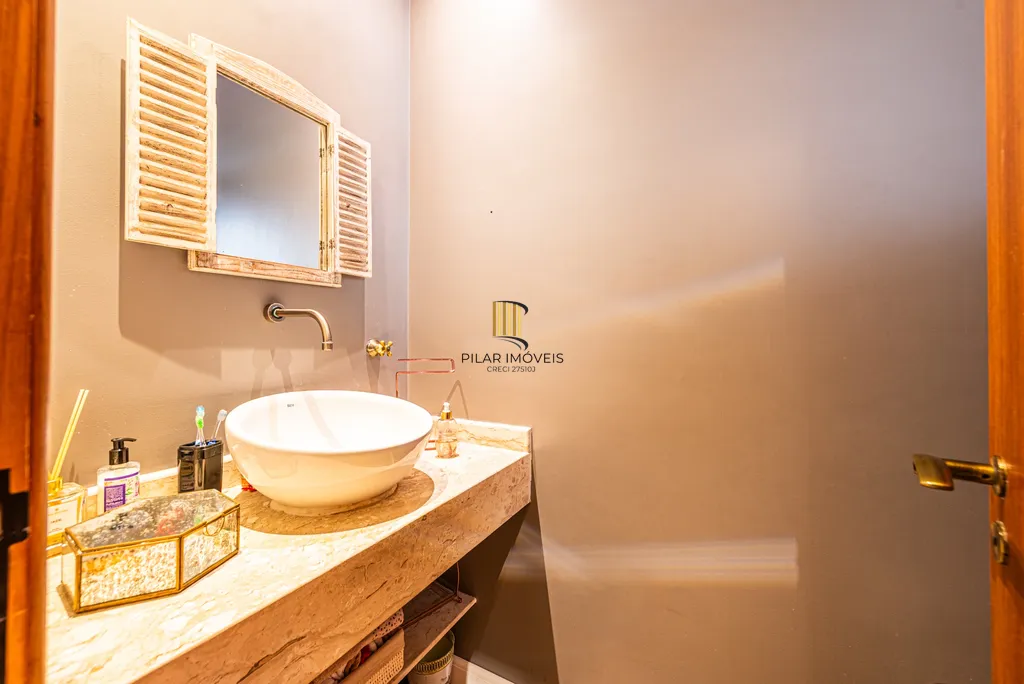 Casa de Condomínio 4 dormitórios no bairro Três Figueiras