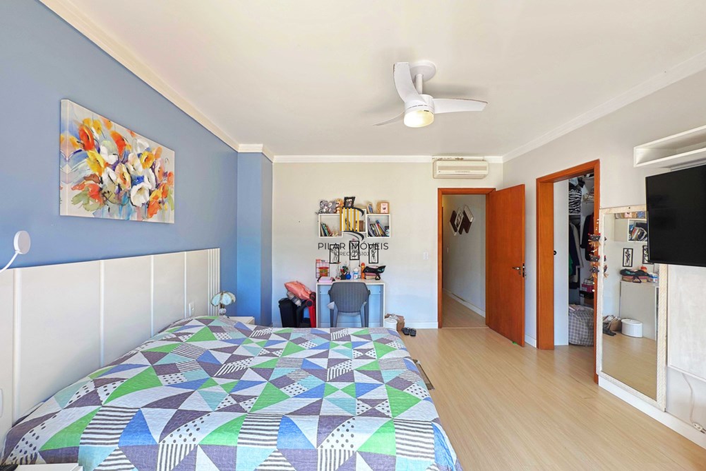 Casa 3 dormitórios no bairro Hípica