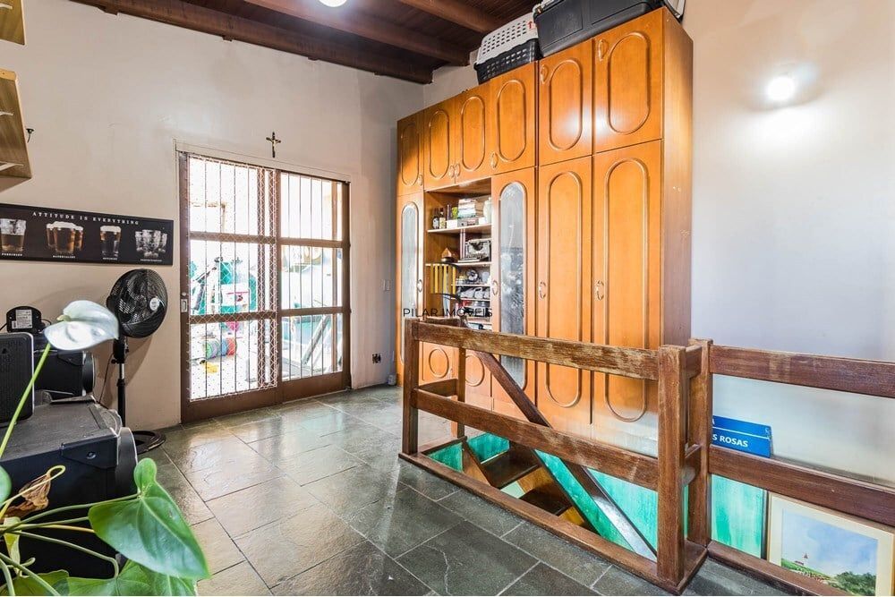 Casa 4 dormitórios no bairro Partenon
