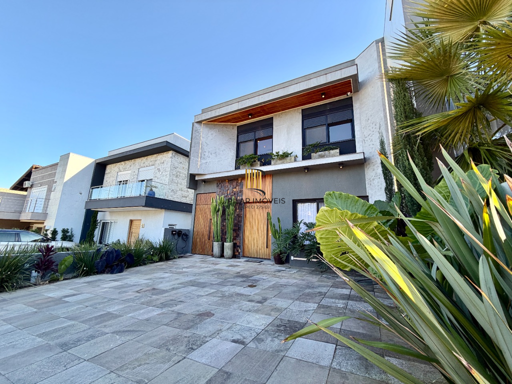 Casa 3 dormitórios no bairro Hípica