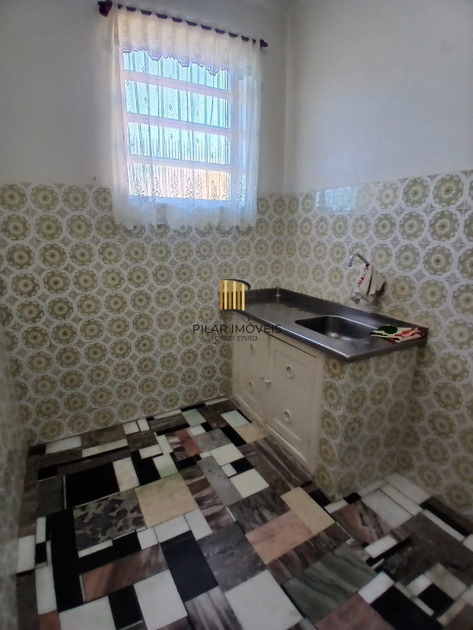 Apto no IAPI, 02 dorm com vaga de garagem