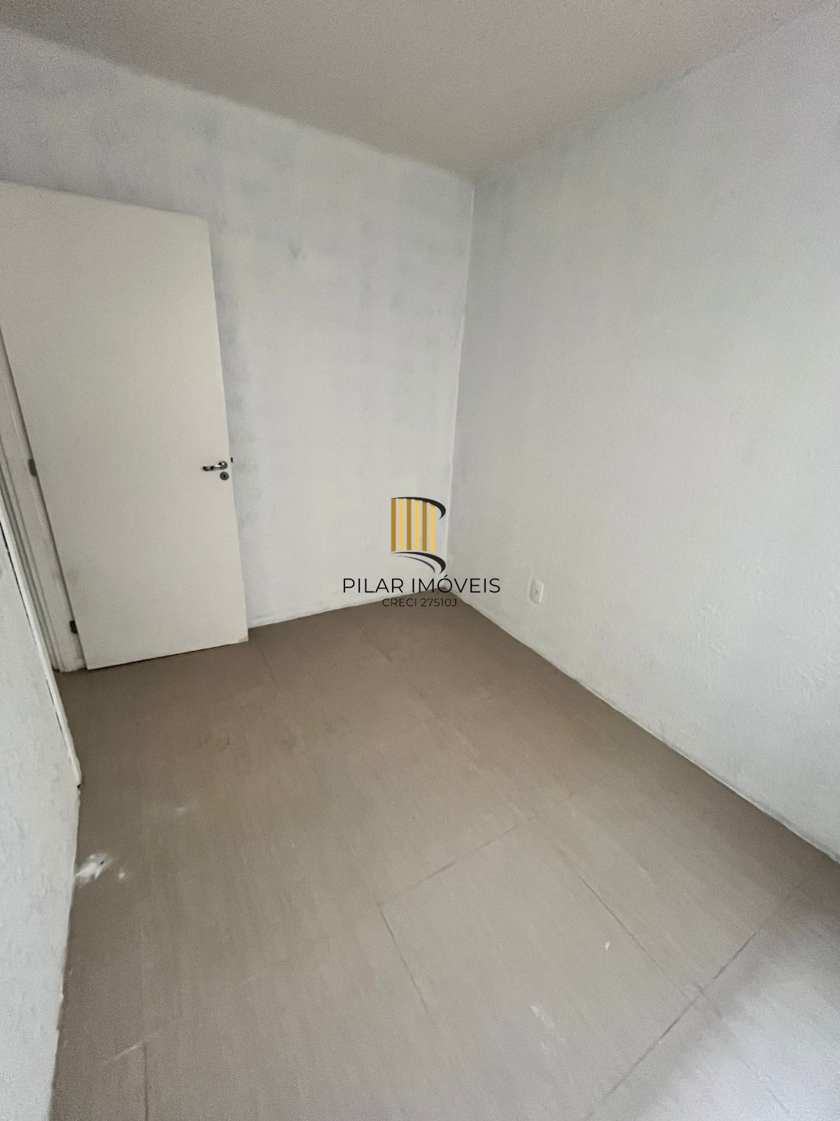 Apto 2 Dormitórios, Térreo, Sala, Cozinha, Banheiro, 01 vaga garagem-rotativa