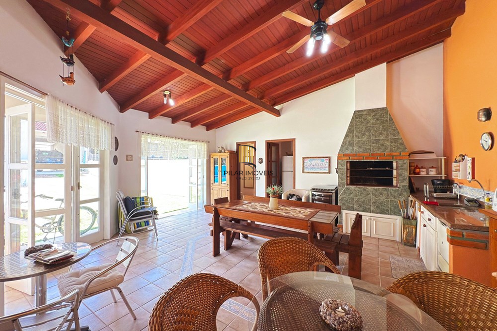 Casa 4 dormitórios no bairro Ipanema