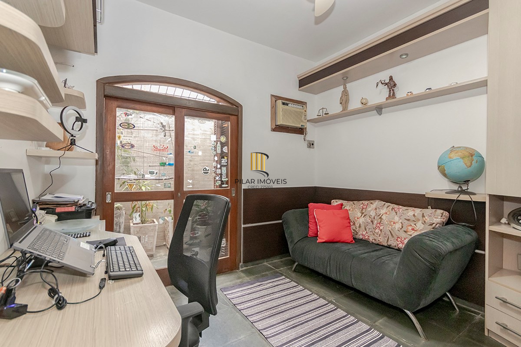 Casa 4 dormitórios no bairro Passo da Areia