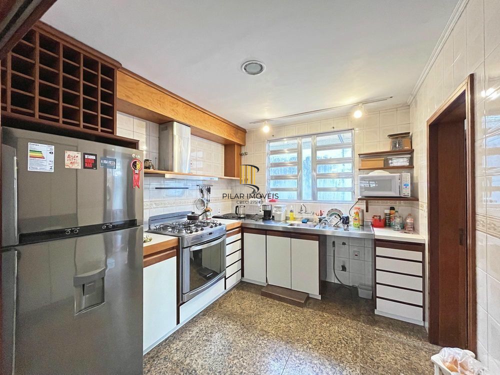 Casa 5 dormitórios no bairro Camaquã