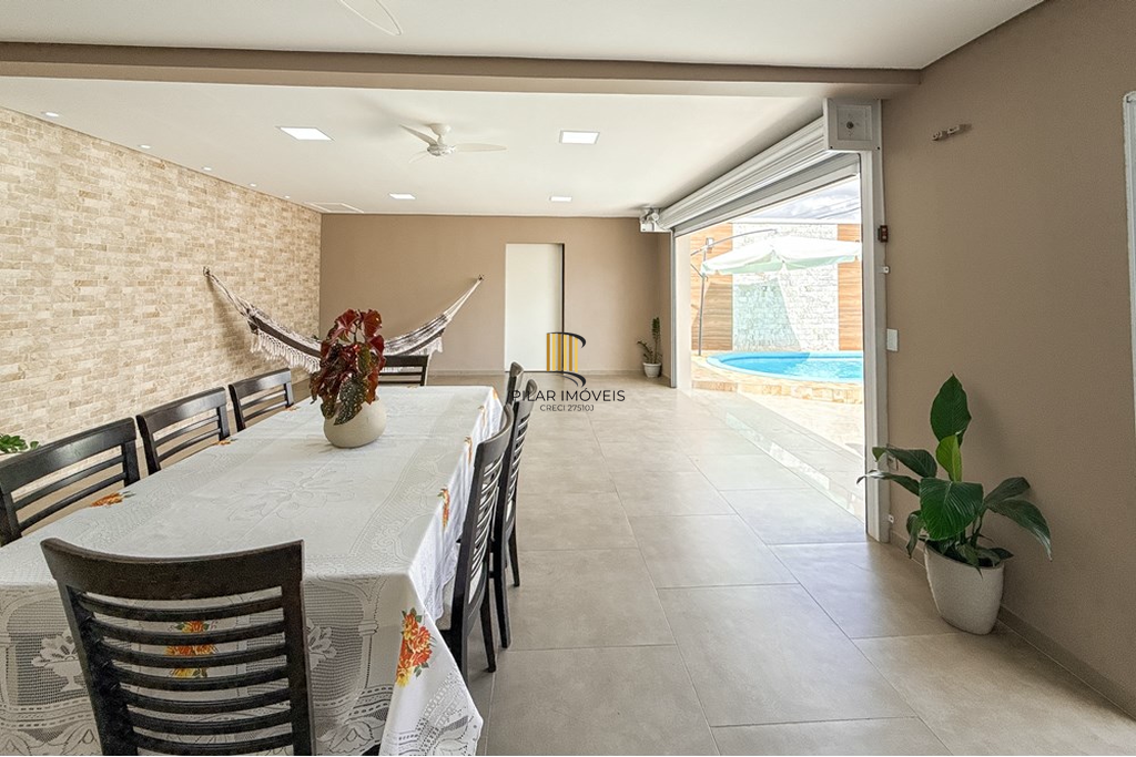 Casa 3 dormitórios no bairro Igara