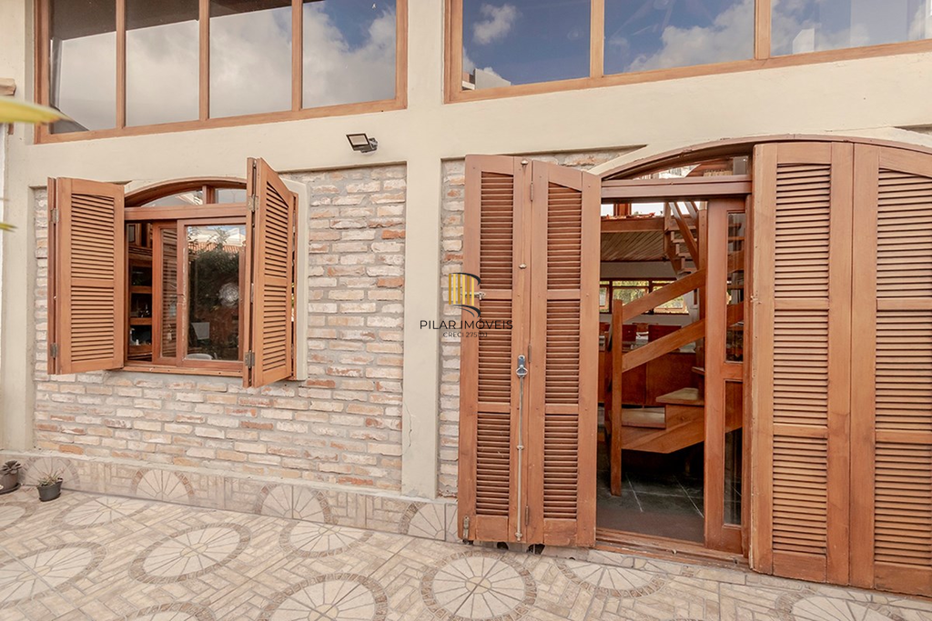 Casa 4 dormitórios no bairro Passo da Areia