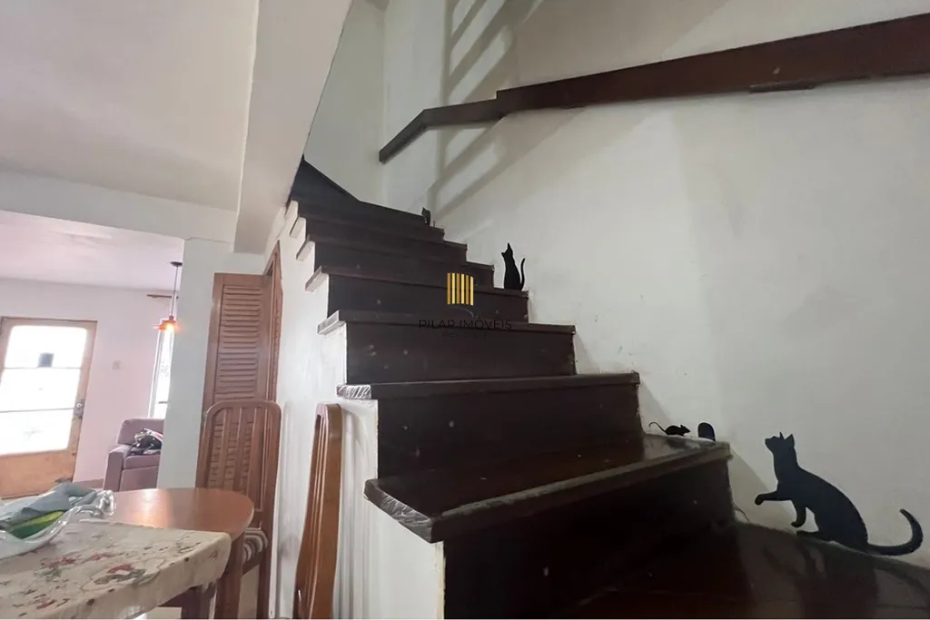 Casa 5 dormitórios no bairro Partenon