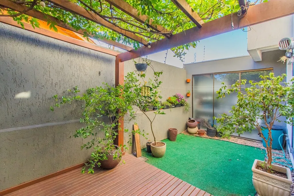 Casa 3 dormitórios no bairro Igara