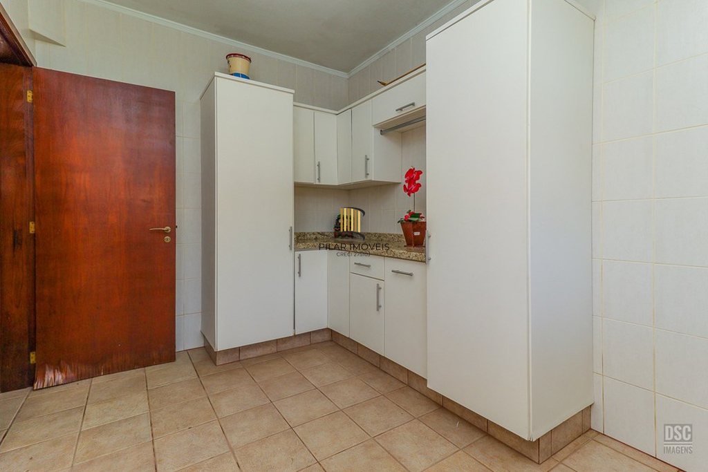 Casa 4 dormitórios no bairro Ipanema