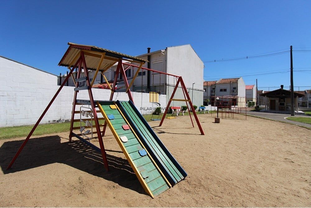 Casa 3 dormitórios no bairro Hípica